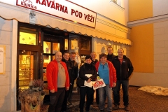 Poslední společná fotka u štábu a jedeme